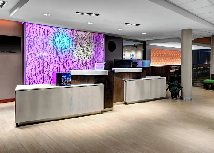 Fairfield Inn & Suites By Marriott Lansing At Eastwood