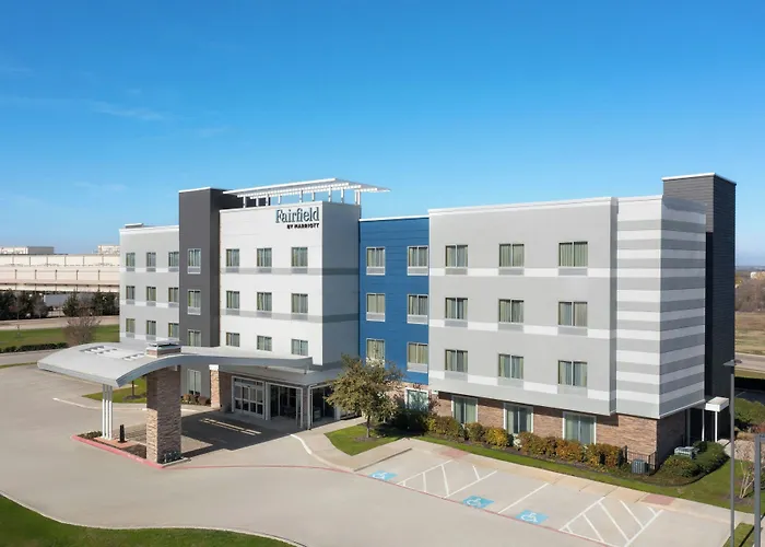 Fairfield Inn & Suites By Marriott Dallas West/I-30