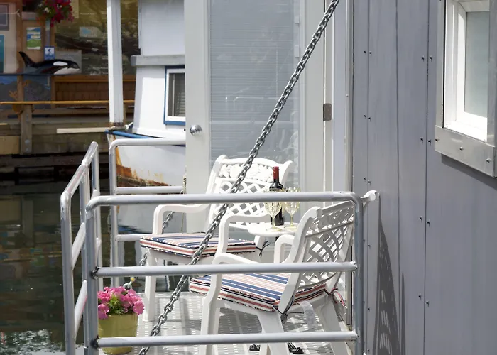 A Float Home B&B In Fisherman'S Wharf Victoria