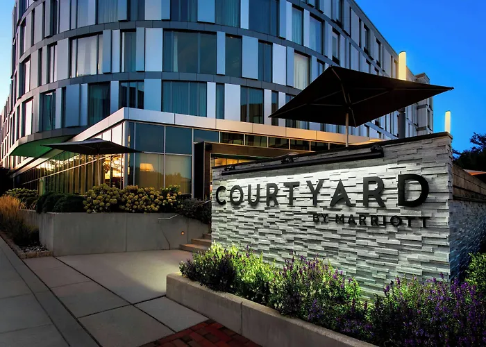 Courtyard By Marriott Philadelphia South At The Navy Yard Hotel