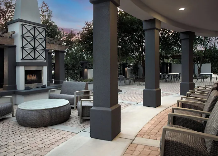 Courtyard By Marriott Pensacola Downtown Hotel