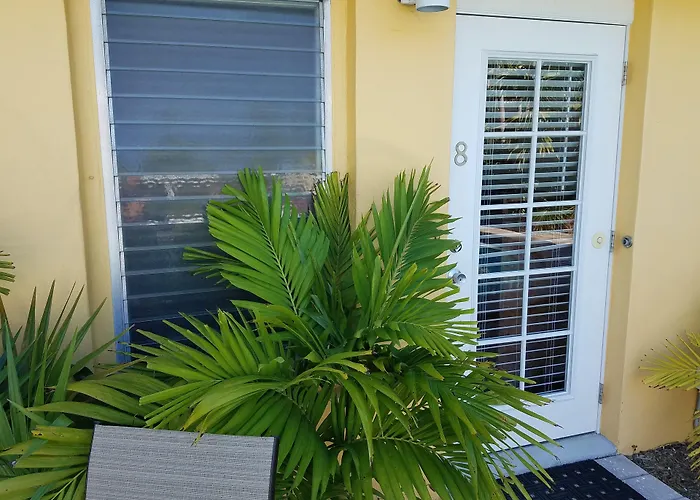 Alexander Palms Court - No Hidden Resort Fees! Key West