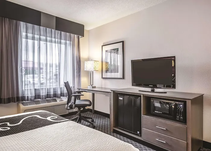 La Quinta By Wyndham Hartford Bradley Airport Hotel Windsor Locks