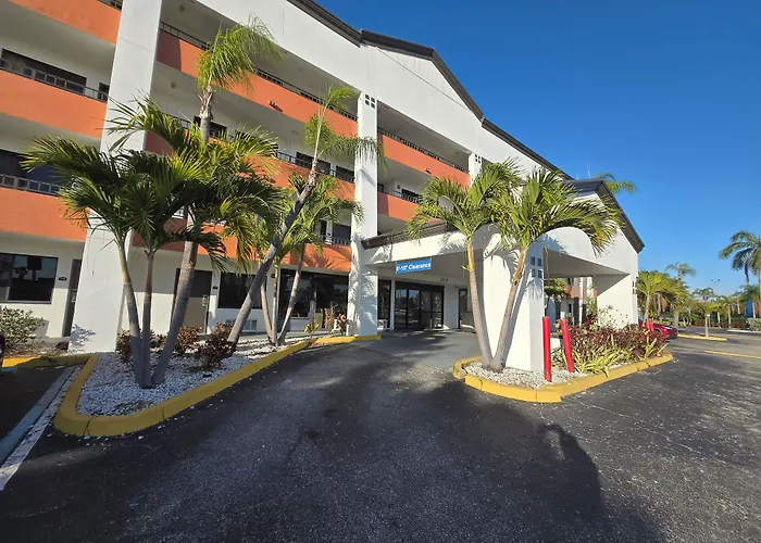 Super 8 By Wyndham Fort Myers