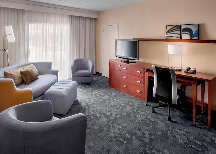 Courtyard By Marriott Hartford Windsor Airport Hotel