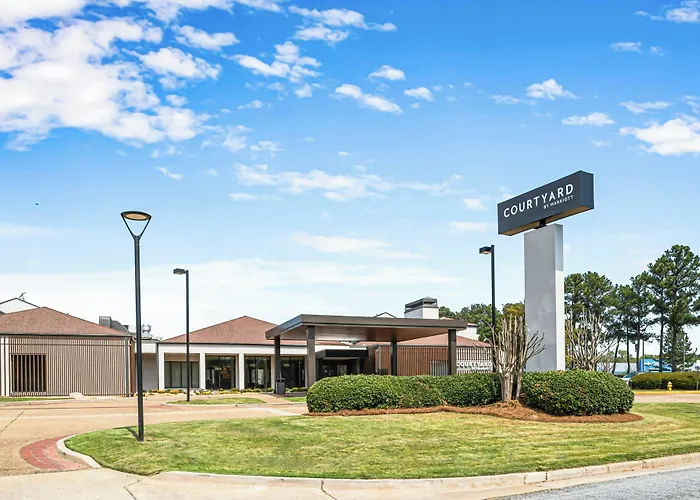Courtyard By Marriott Columbus Hotel