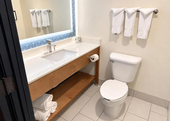 Hotels Near Lansing Airport