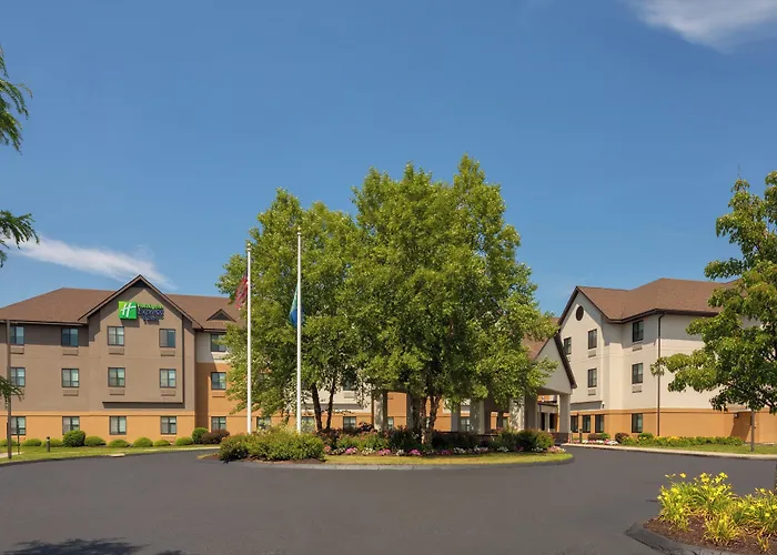 Holiday Inn Express & Suites Bradley Airport By Ihg Windsor Locks