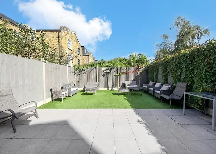 Hackney Suites - En-Suite Rooms & Amenities London