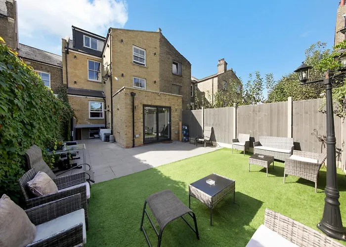 Hackney Suites - En-Suite Rooms & Amenities London