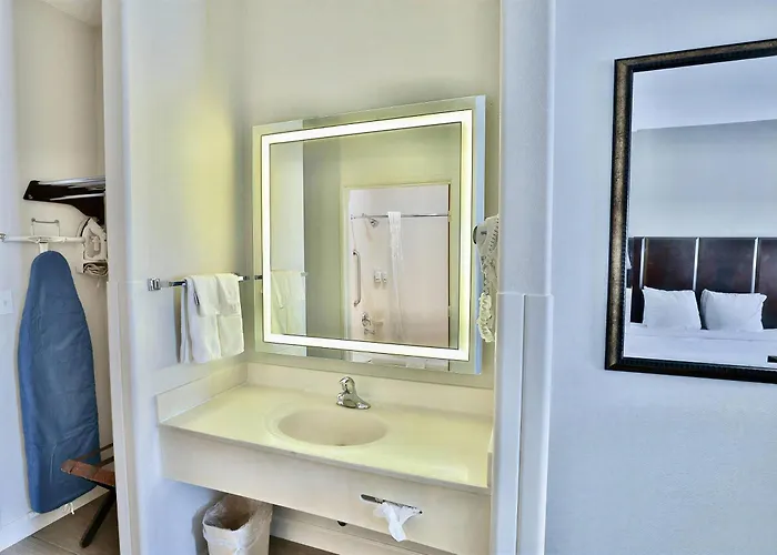 Baymont By Wyndham Tucson Airport Hotel