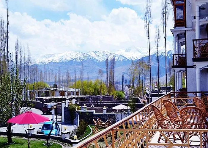 Hotel Gawaling International Leh