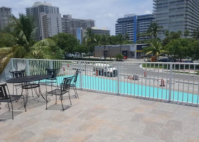 Travelodge By Wyndham Fort Lauderdale Beach