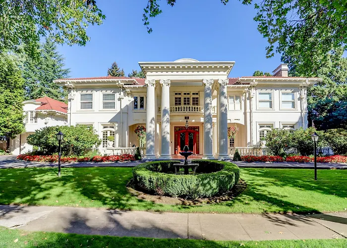 The Portland White House Bed & Breakfast