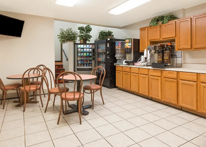 Super 8 By Wyndham Bridgeton/Arpt/St Louis Area Hotel