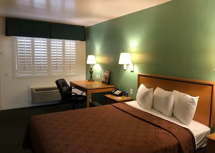 Travelodge By Wyndham San Diego Downtown Convention Center