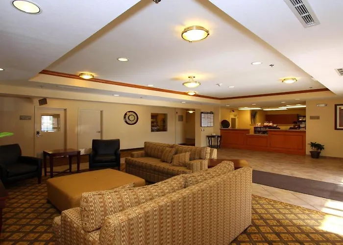 Candlewood Suites Kansas City Airport